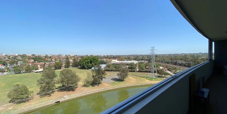 3708 / 15  Charles Street , Canterbury