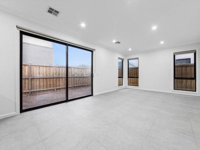 28 Palmdale Crescent, Mambourin