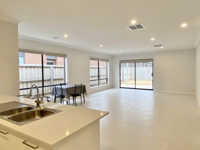 19 Ricotta Road, Manor Lakes