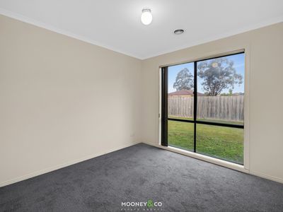 8 Stephellen Way, Cranbourne West