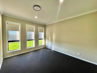 35 Federation Boulevard, Forbes