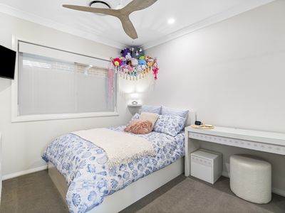 76 Loretto Way, Hamlyn Terrace