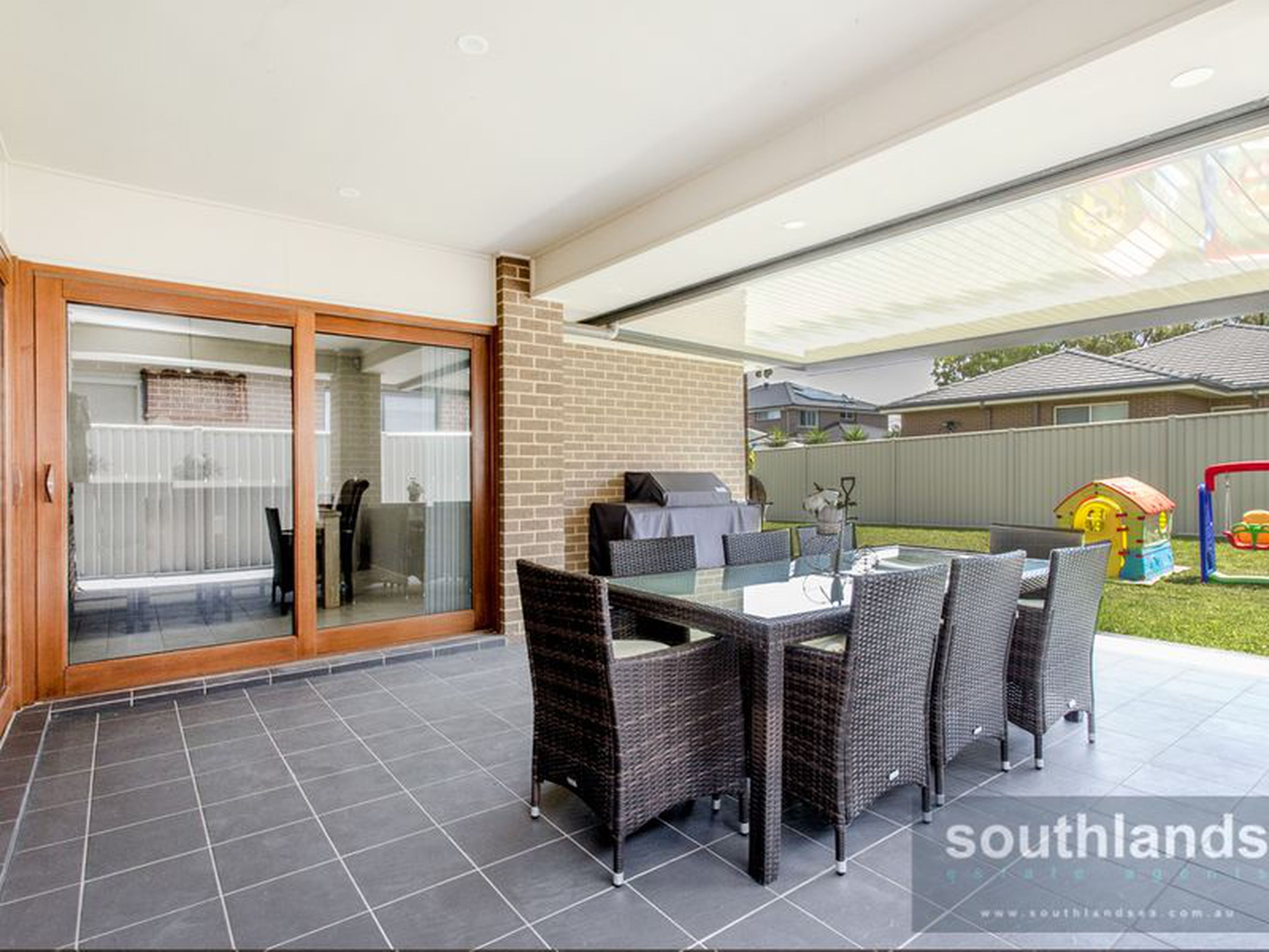 17 Equestrian Circuit, CLAREMONT MEADOWS