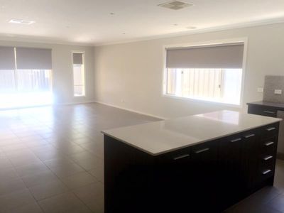 42 Atkinson Close, Point Cook