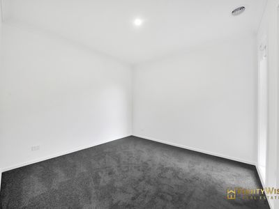 8 Bombax Street, Manor Lakes