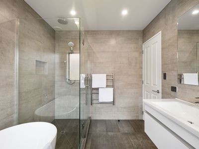 9 Suncrest Drive, West Harbour