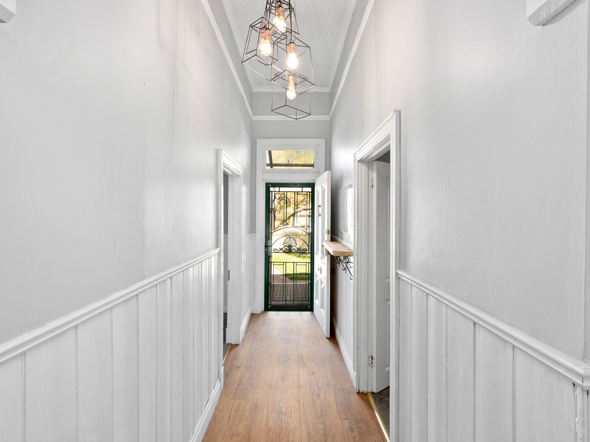 208 Piccadilly Street, Piccadilly