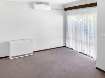 9 Shalom Place, Horsham