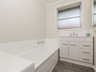 38 Carmarthen Drive, Corio