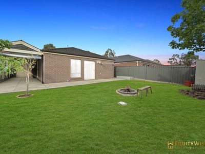 11 Bungalook Street, Manor Lakes