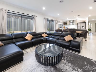 9 FIVEFIELDS ROAD, Leneva