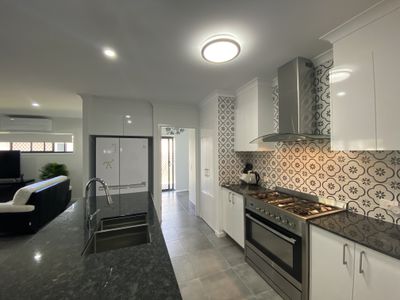 8A Layde Court, Urangan