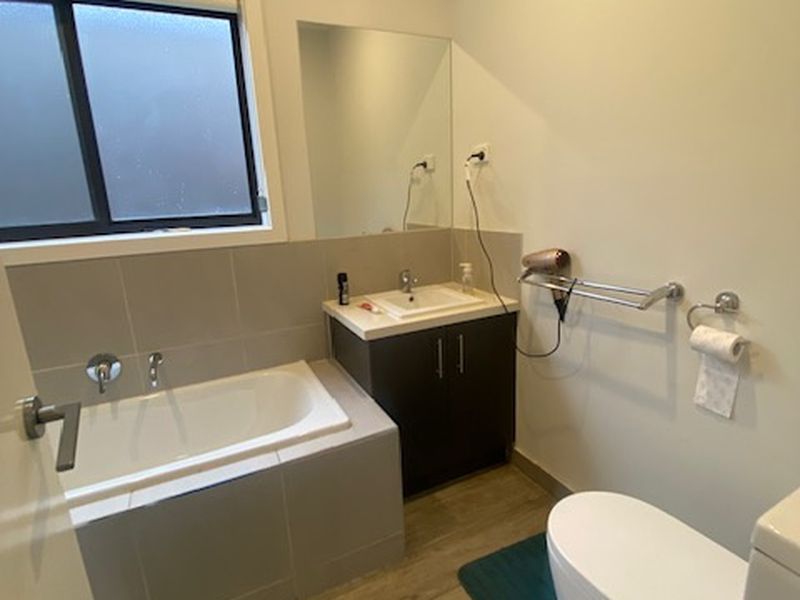 23 Chromite Circuit, Weir Views