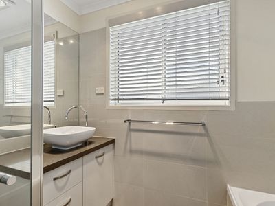 2 HEFFEY COURT, Seymour