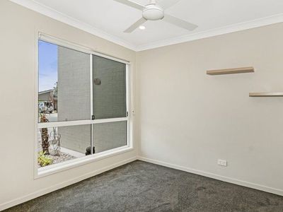 14 Hilltop Crescent, Flagstone