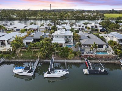 6 North Bank Court, Helensvale