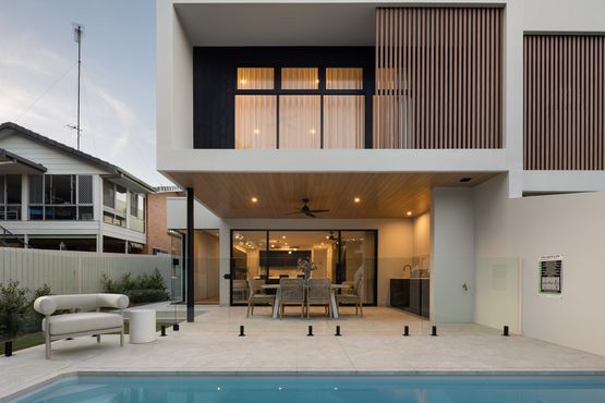 4A Cooper Parade, Southport