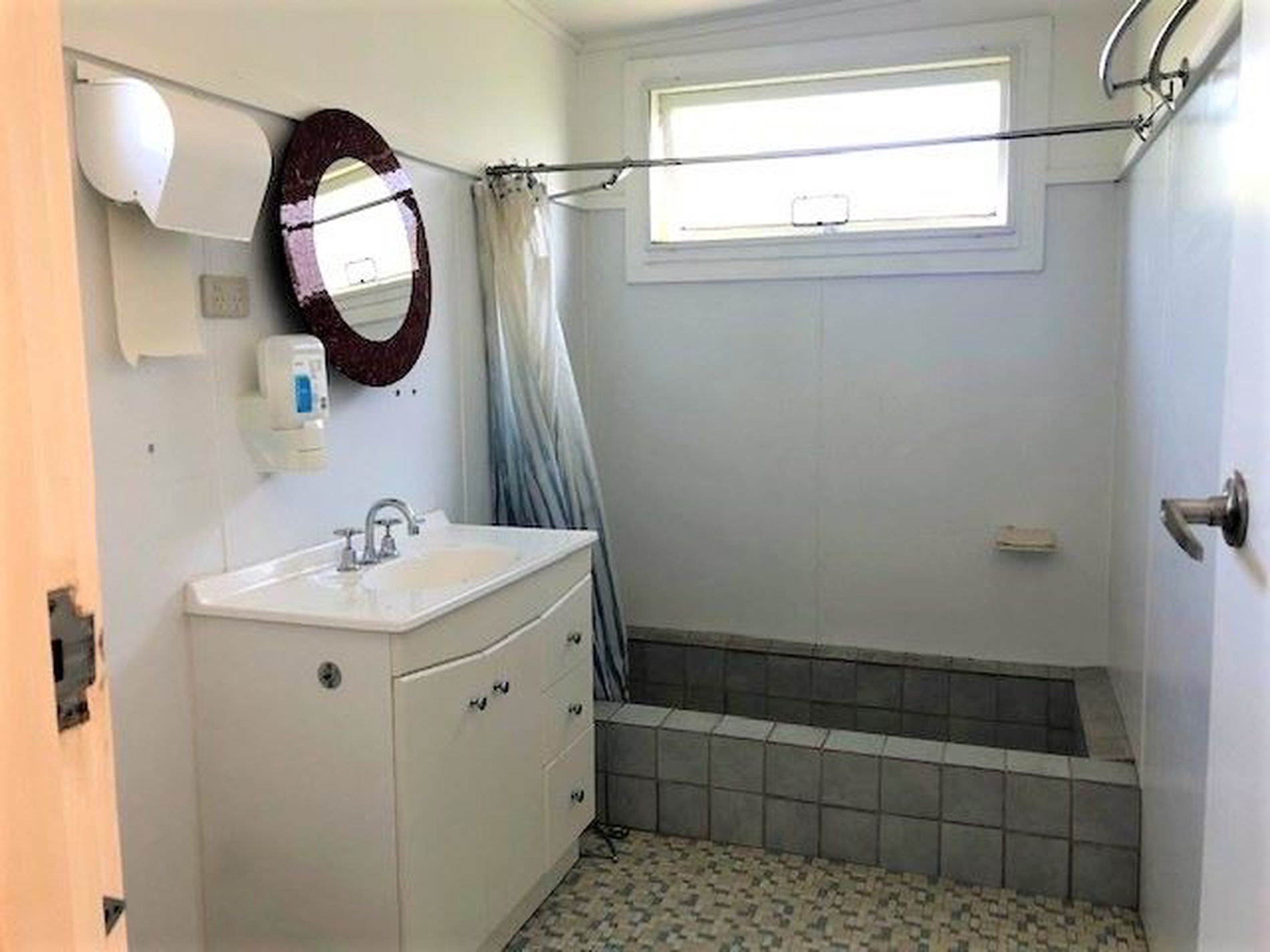 1 / 143 Princes Highway, Milton