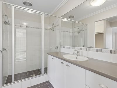 33 Januk Turn, South Guildford