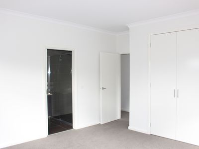 2 Holyrood Avenue, Newtown