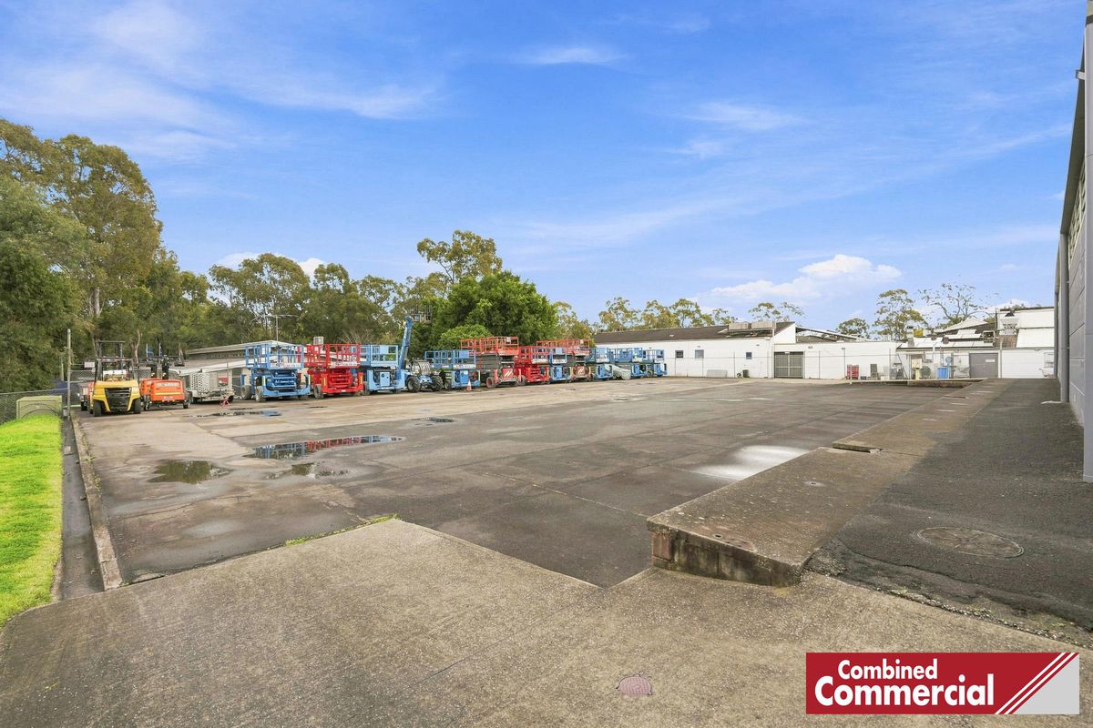 77 Jacaranda Avenue, Bradbury