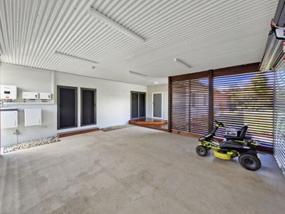 24 Crouch Avenue, Atherton