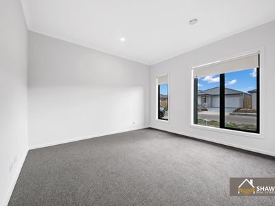 18 Trentino Grove, Fraser Rise