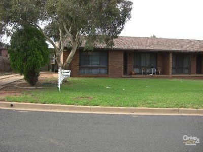 2 / 12 Meadowbank Drive, Dubbo