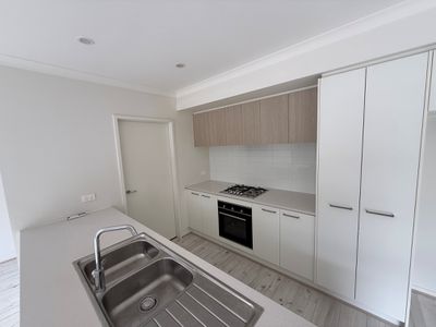 33 Brentham Crescent, Werribee