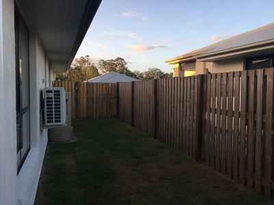 1 / 1 Swallowtail Street, Rosewood