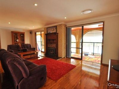 8L Pine Hill Drive, Dubbo