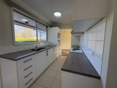 18 Marchant Crescent, Sunshine West