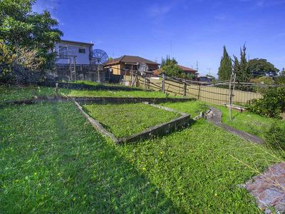 12 Lake Heights Road, Lake Heights