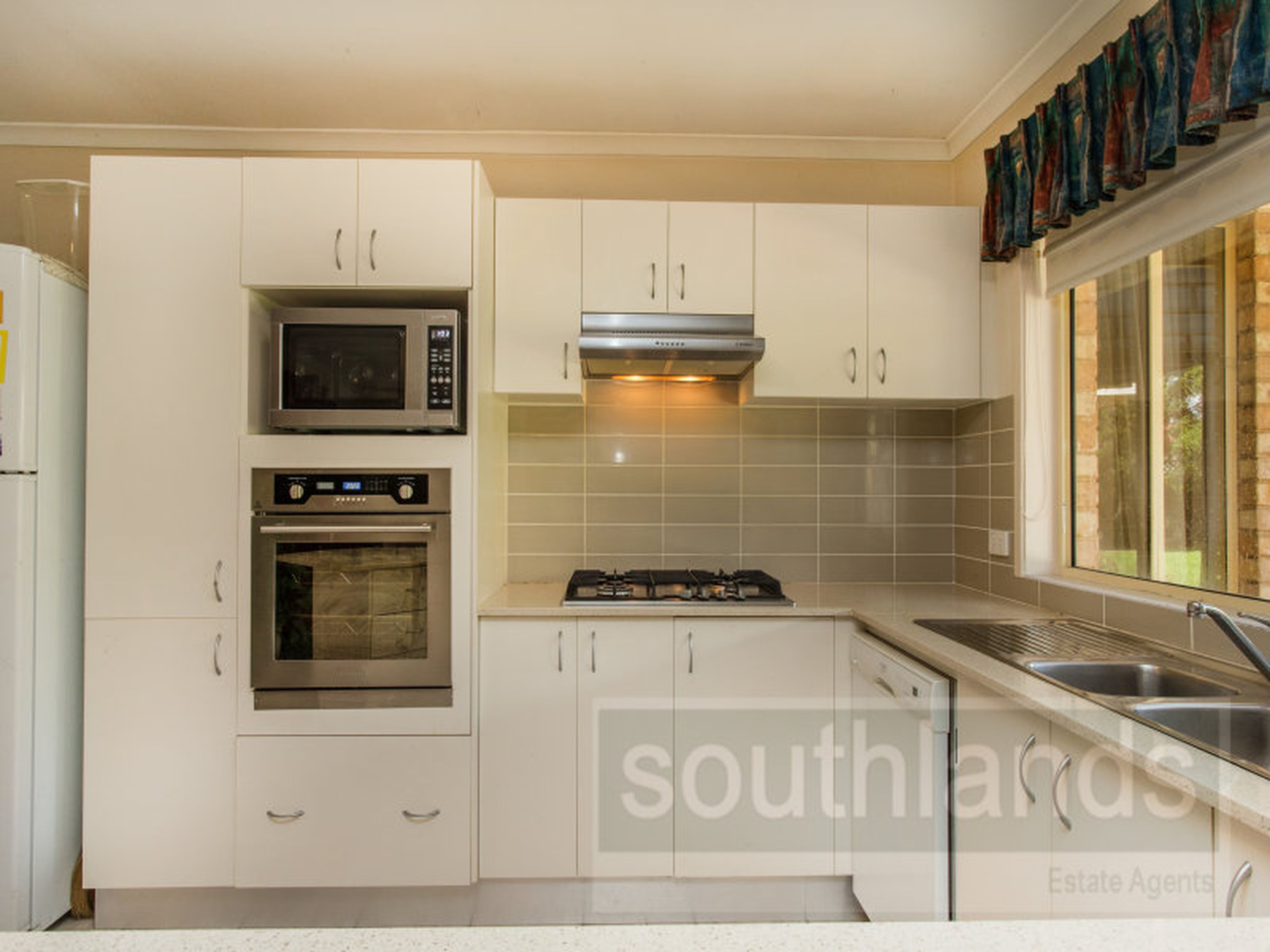 4 Brigadoon Ave, GLENMORE PARK