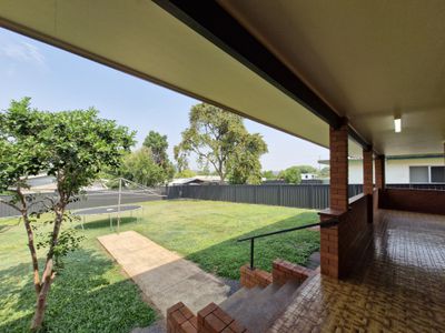 7 Armstrong Street, Atherton