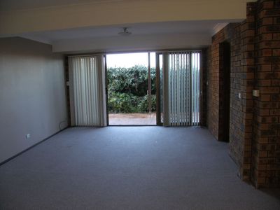 1 Paradise Avenue, Forster