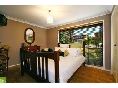 9 Carlon Crescent, Farmborough Heights