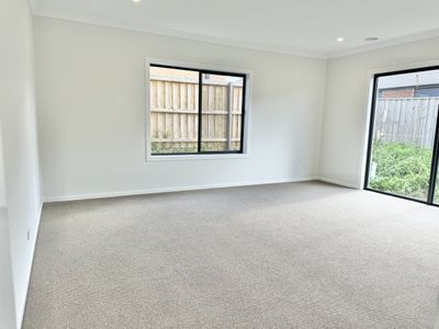 12 Gairdner Street, Manor Lakes