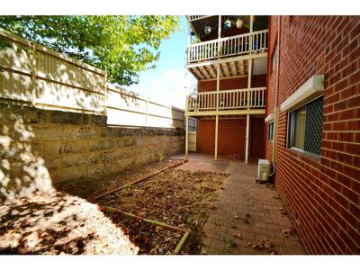 2 / 14 Canham Way, Orelia
