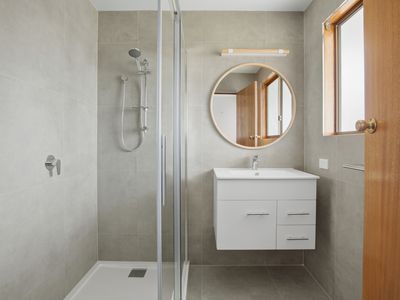 8 River Leads Drive, George Town