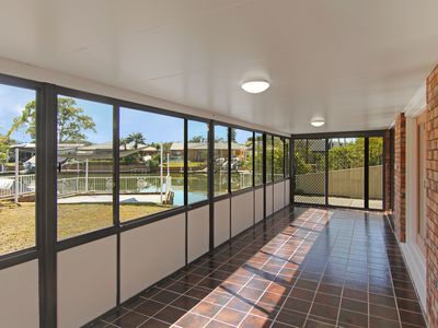 76 Elizabeth Parade, Forster
