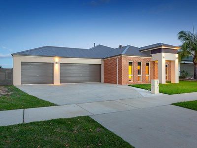 22 BREWER DRIVE, Wodonga