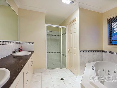 40 Viewpoint Dr, Springfield Lakes
