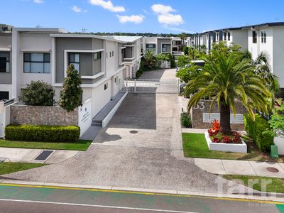 19 / 33 Sickle Avenue, Hope Island