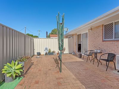 2 / 27 South Street, Tuncurry