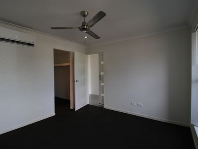 7 Bowerbird Street, Deebing Heights
