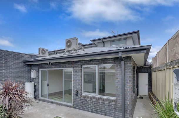 3 / 9 Boort Street, Dallas