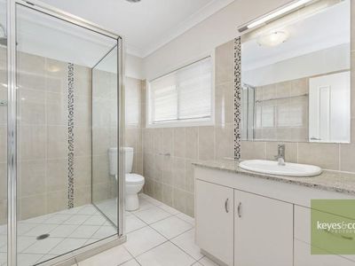 25 Minaret Way, Mount Louisa