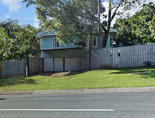 Unfurnished Cottage with Pool Close to the River image 3