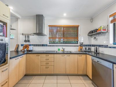 8 Sweetgum St, Hillcrest